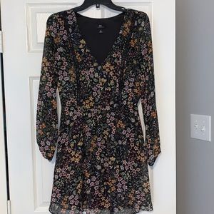 Medium jr’s dress. Floral black.